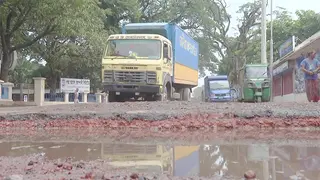 পড়ে আছে চট্টগ্রামে বৃষ্টিতে ক্ষতিগ্রস্ত একশ' কিলোমিটার সড়ক