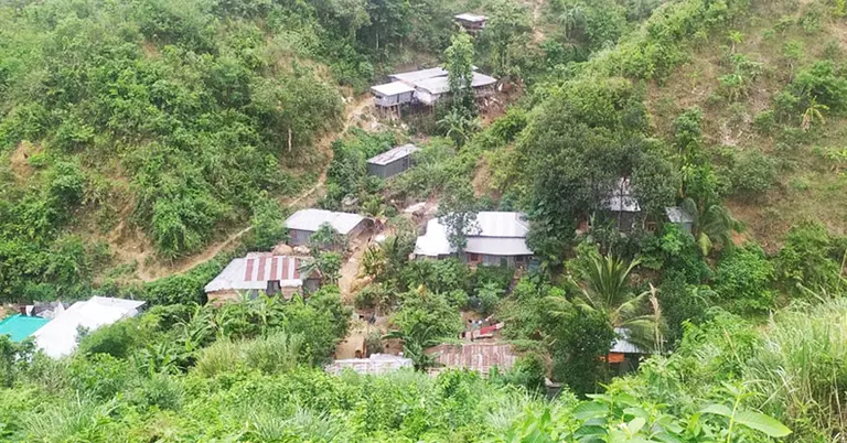 ভারী বৃষ্টিতে রাঙামাটির বিভিন্ন জায়গায় পাহাড়ধ্বস
