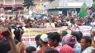 রাজধানীতে রিকশাচালকদের রাস্তা অবরোধ ও বিক্ষোভ