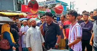 চাকরিতে পুনর্বহালের দাবিতে রোহিঙ্গা ক্যাম্পের চাকরিচ্যুত শিক্ষকদের আন্দোলনে পুলিশের লাঠিচার্জ