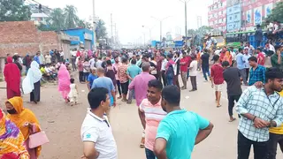 আশুলিয়ায় পোশাক শ্রমিক ও আইনশৃঙ্খলা বাহিনীর সংঘর্ষে নিহত ১, গুলিবিদ্ধ ৪