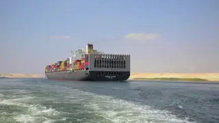 সুয়েজ খাল দিয়ে জাহাজ চলাচল কমছে, বাড়ছে ব্যয়