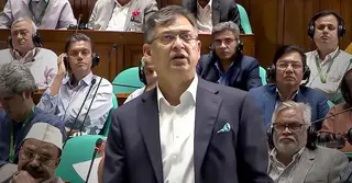 জুলাই সনদ চাইবেন, আবার বাস্তবায়নে সহযোগিতা করবেন না, দুটি বিপরীতমুখী—বিরোধীদলকে স্বরাষ্ট্রমন্ত্রী