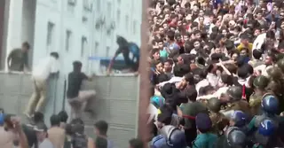 শিক্ষা উপদেষ্টা ও সচিবের পদত্যাগ দাবিতে সচিবালয়ে শিক্ষার্থীদের বিক্ষোভ, ধাওয়া-পাল্টা ধাওয়া