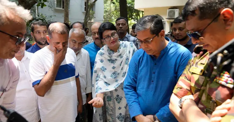 ডেঙ্গু প্রতিরোধে অভিযানের সময়
