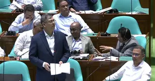 বক্তব্য নিয়ে হট্টগোল: স্বরাষ্ট্রমন্ত্রী বললেন, ‘ইয়েস, আই উইথড্র, আই উইথড্র, আই উইথড্র’