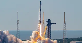 ফ্যালকন-৯ রকেটে স্টারলিংকের ইন্টারনেট স্যাটেলাইট উৎক্ষেপণ করলো স্পেএক্স