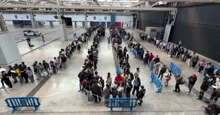 ৫ লাখ অভিবাসীকে বৈধতার সুযোগ; নিবন্ধন কেন্দ্রে ভিড়