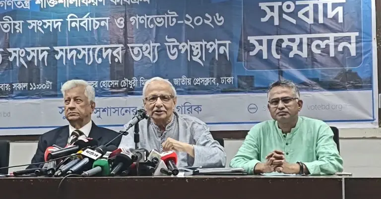 সংবাদ সম্মেলনে বক্তব্য রাখেন সুজনের সম্পাদক অধ্যাপক ড. বদিউল আলম মজুমদার