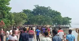 সুনামগঞ্জে মসজিদের মাইকে ঘোষণা দিয়ে দু’পক্ষের সংঘর্ষ; পরিস্থিতি নিয়ন্ত্রণের চেষ্টায় পুলিশ