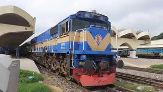 কমলাপুরে নির্ধারিত সময়ে ছাড়ছে না ট্রেন, যাত্রী ভোগান্তি