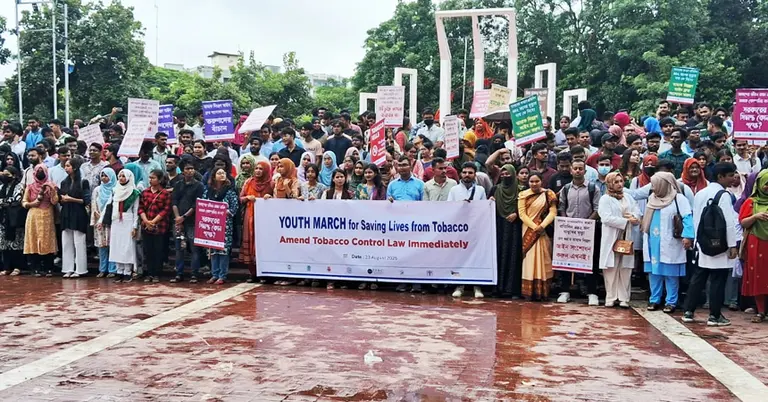তামাক বিরোধী ইয়ুথ মার্চে অংশগ্রহণকারীরা