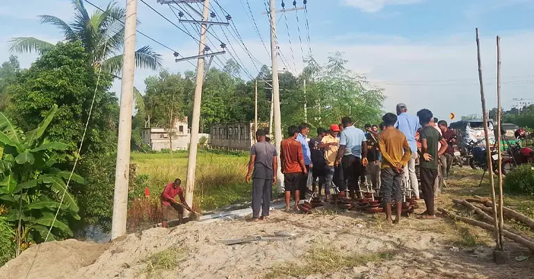 বিদ্যুৎ সংযোগ ফেরাতে কাজ চলছে