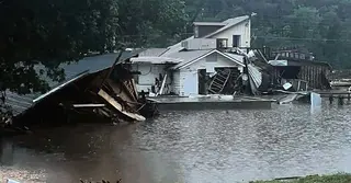 টেক্সাসে ভয়াবহ বন্যায় ১৩ জনের মৃত্যু, নিখোঁজ ২৩