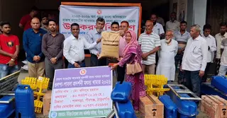 পীরগঞ্জে মৎস্যচাষীদের মাঝে অক্সিজেন সরবরাহের বিভিন্ন উপকরণ বিতরণ
