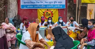 ভবন ধ্বংস, সরঞ্জাম লুট; তবু চলছে শিশুদের টিকাদান