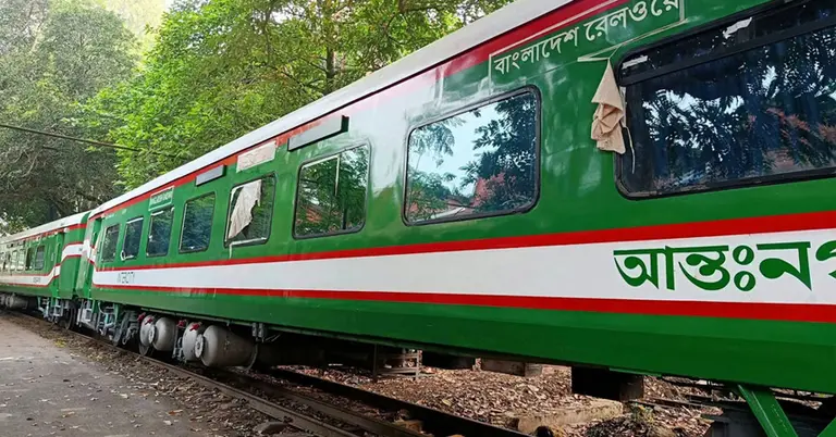 ১৮টি রেলকোচের প্রথম চালান