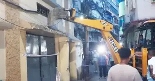 শুভেন্দুর কড়া বার্তা: তিলজলায় অবৈধ নির্মাণ ভাঙার কাজ শুরু