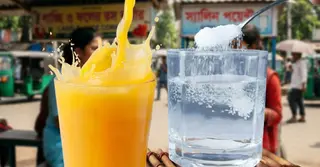 প্রখর রোদে ফলের রস নাকি স্যালাইন: পানিশূন্যতা দূর করতে কোনটি সেরা?
