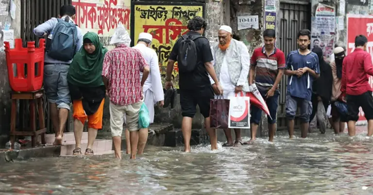 জলাবদ্ধতায় ঢাকা