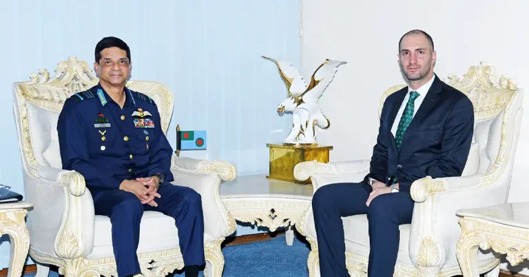 হাসান মাহমুদ খাঁন ও বারটেন কার্ট