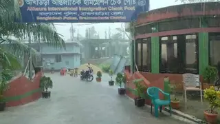 পাহাড়ি ঢলে আখাউড়া ইমিগ্রেশনের কার্যক্রম বন্ধ, ব্যাহত আমদানি-রপ্তানি