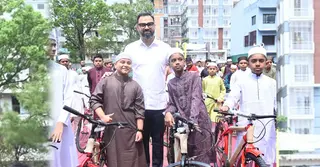 নামাজে উৎসাহিত করতে ৩১৭ শিশুকে সাইকেল উপহার ক্রীড়া প্রতিমন্ত্রীর