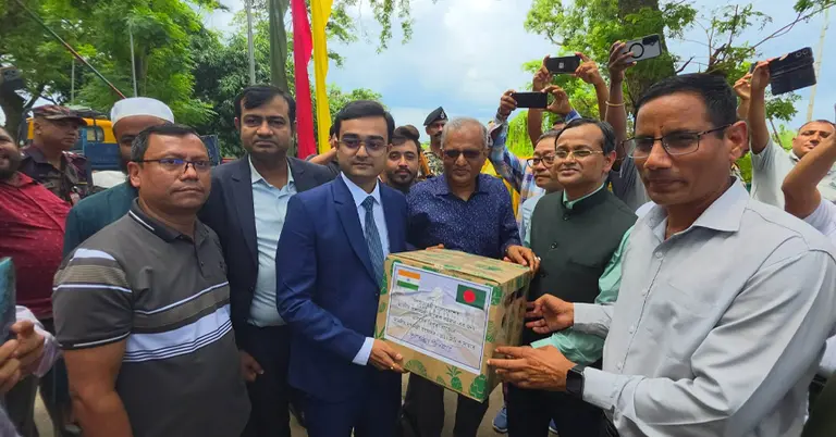 প্রধানমন্ত্রী তারেক রহমান জন্য  আনারস পাঠিয়েছেন ত্রিপুরার মুখ্যমন্ত্রী