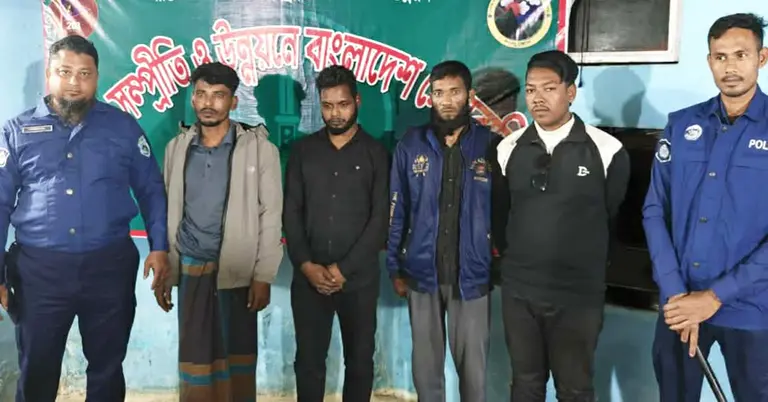 আটক হওয়া ৪ ব্যক্তি