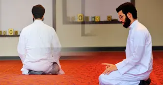 তাশাহুদ বা আত্তাহিয়্যাতু: সঠিক বাংলা উচ্চারণ, অর্থ ও পড়ার নিয়ম