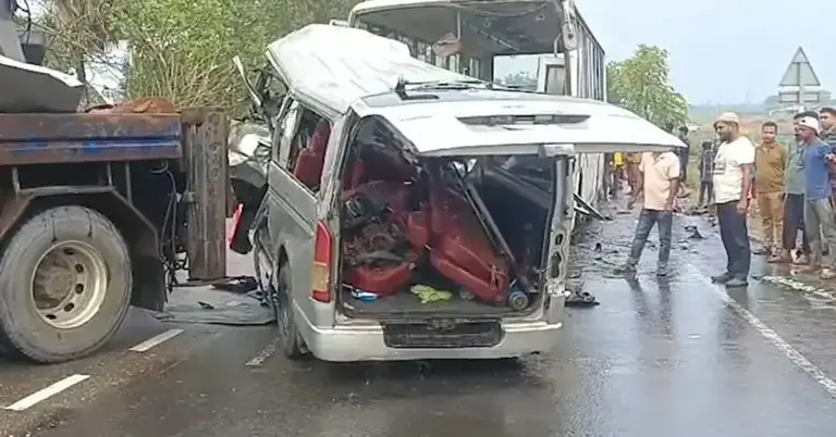 দুর্ঘটনার শিকার মাইক্রোবাস