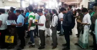 ঈদের আগে উপচে পড়া ভিড় ব্যাংকে, শেষ কর্মদিবসে অর্থ লেনদেনের হিড়িক