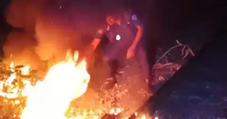 রেললাইনে আগুন