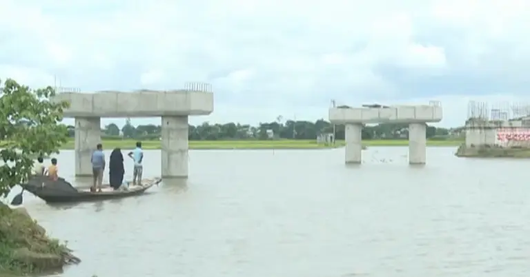 কান্তার খালে চলমান সংযোগ সেতুর কাজ
