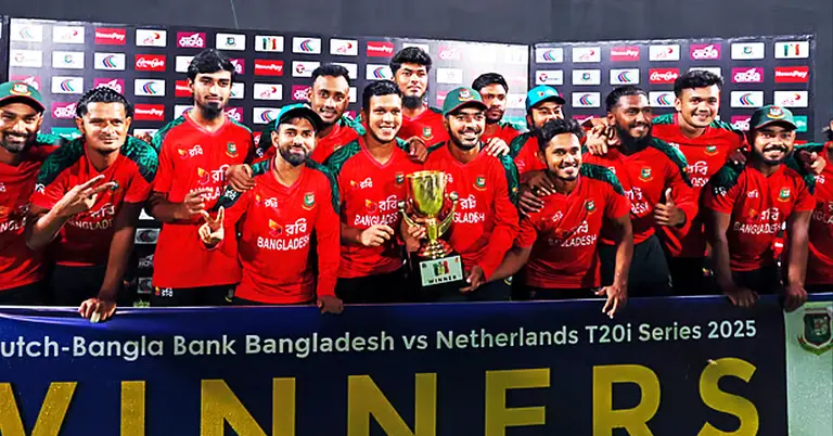 নেদারল্যান্ডসের বিপক্ষে টি–টোয়েন্টি সিরিজ শেষে ট্রফি হাতে বাংলাদেশ দল