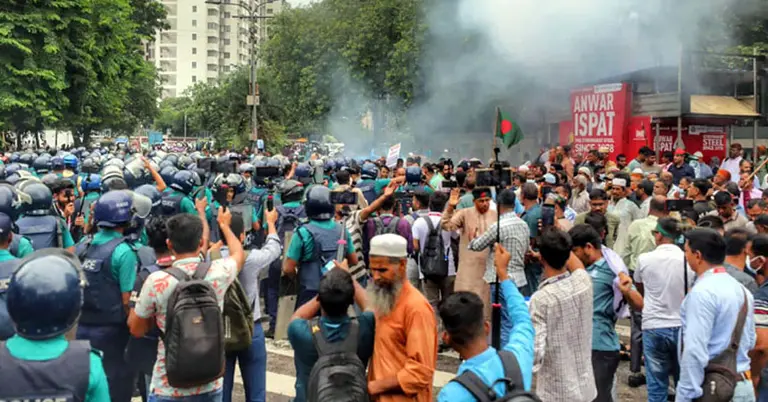 পুলিশের বাধার মুখে যমুনা অভিমুখী পদযাত্রা