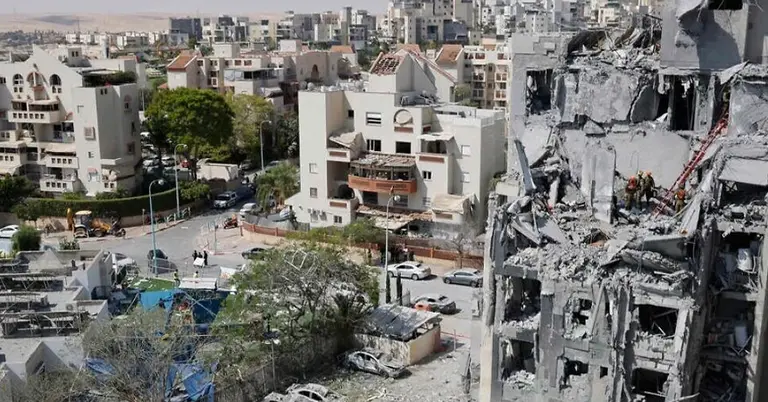 ক্ষেপণাস্ত্র হামলায় ইসরাইলের একটি এলাকা