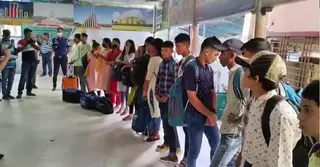 ভারতে পাচার হওয়া ১৭ বাংলাদেশিকে হস্তান্তর করেছে ভারতীয় ইমিগ্রেশন পুলিশ