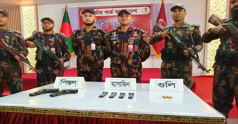 উদ্ধার করা অস্ত্র ও গুলির একাংশ