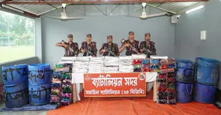 ব্রাহ্মণবাড়িয়ায় মাছের ড্রামে অর্ধকোটি টাকার শাড়ি পাচারের চেষ্টা