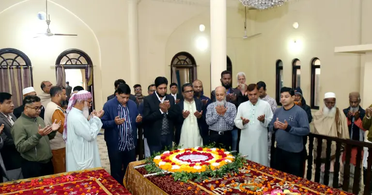 মওলানা ভাসানীর কবর জিয়ারত