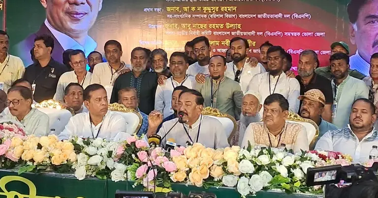 সম্মেলনে বক্তব্য রাখছেন বিএনপির স্থায়ী কমিটির সদস্য মেজর (অব.) হাফিজ উদ্দিন আহমেদ