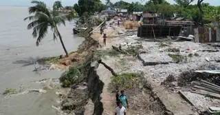 মেঘনার ভাঙনে বিলীন মাঝের চর; মাথা গোঁজার ঠাঁই হারাল শত পরিবার