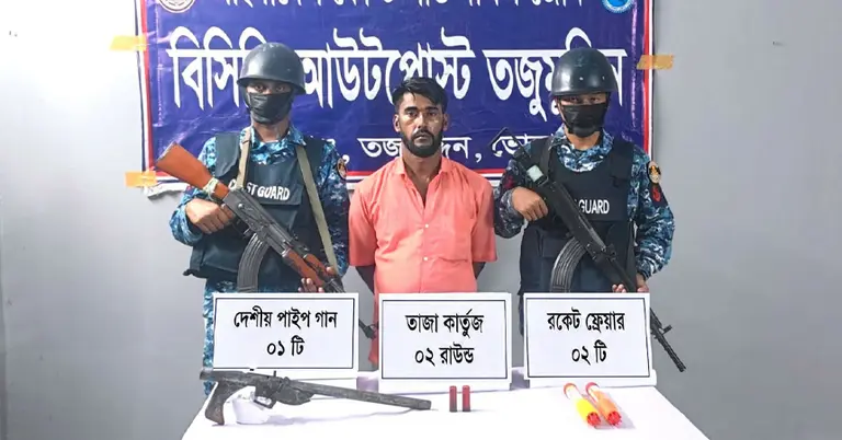 অস্ত্রসহ আটক ডাকাত