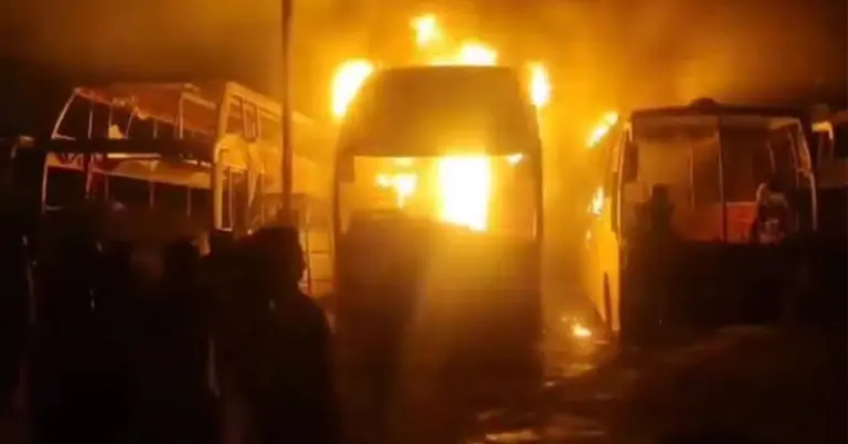 আগুনে পুড়ে যাওয়া বাস