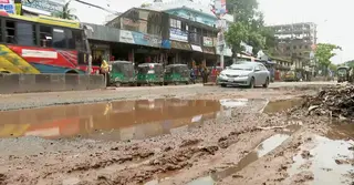 বর্ষায় ক্ষতিগ্রস্ত একশ’ কিলোমিটার সড়ক, চরম ভোগান্তিতে নগরবাসী