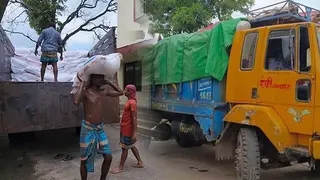 নেত্রকোনায় ট্রাক ভর্তি পাচারকৃত ভারতীয় চিনি জব্দ