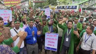 শাহবাগে কমিউনিটি হেলথ কেয়ার প্রোভাইডারদের আন্দোলন অব্যাহত