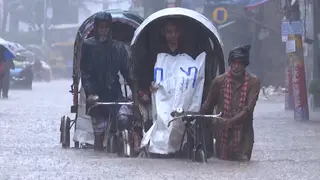 টানা বৃষ্টি আর জোয়ারের পানিতে ডুবে গেছে বন্দরনগর চট্টগ্রাম