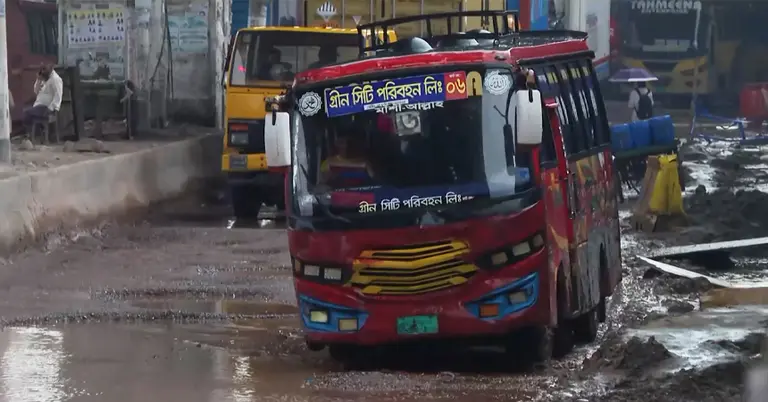 ইপিজেড থেকে ফ্রি পোর্ট পর্যন্ত সড়কের খানাখন্দ